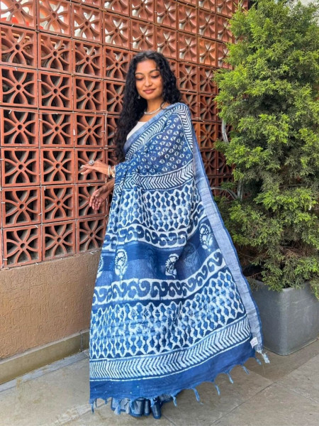 Neelvarn Blue Batik Printed Saree