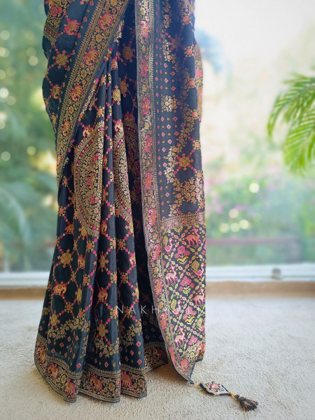 Solvara Black  Bandhani Saree with Traditional Border