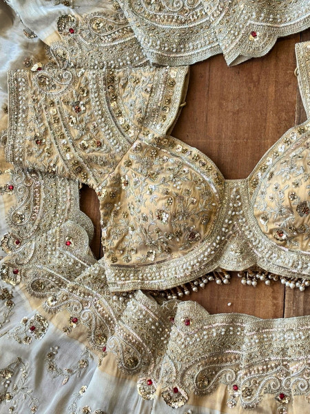 Vianka Cream Saree with Zardozi Work and Readymade Blouse