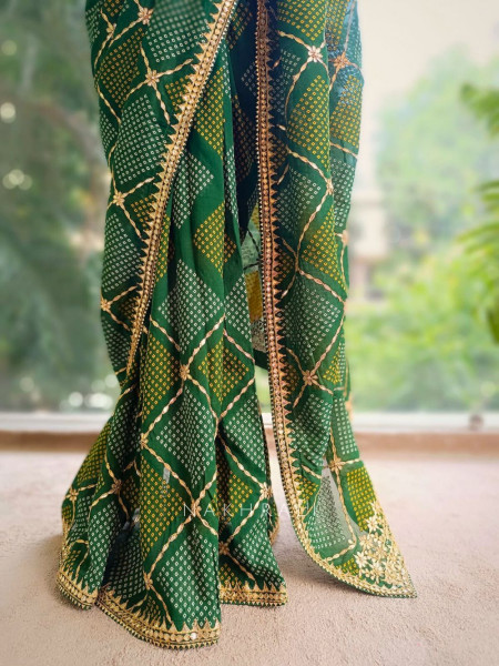 Rang Leher Green Bandhani Saree with Embroidered Border