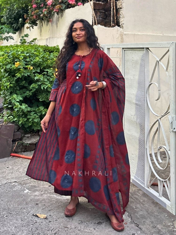 Image of Dhaarna Maroon Cotton Suit Set with Printed Detail