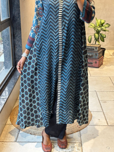 Sundari Blue Printed Full Sleeve Kurta