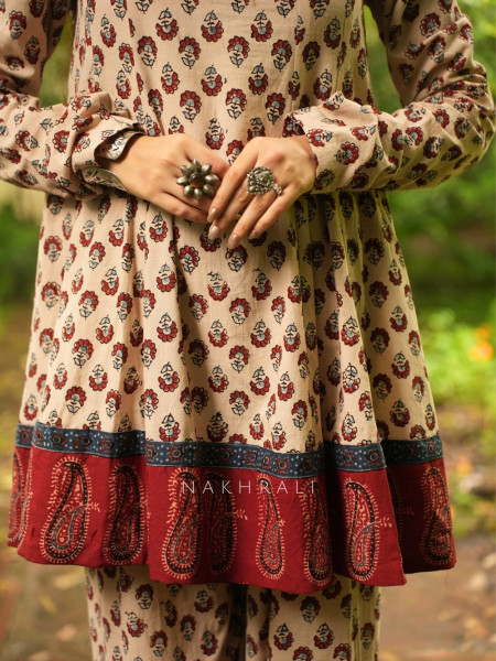 Sampurna Cream Printed Farshi Set