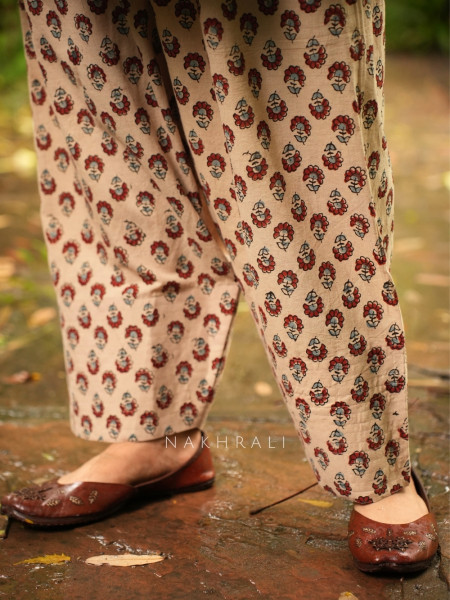 Sampurna Cream Printed Farshi Set