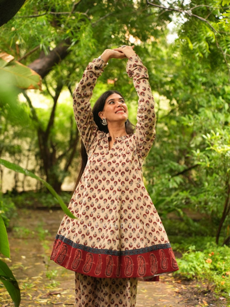 Sampurna Cream Printed Farshi Set