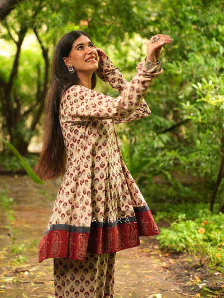 Sampurna Cream Printed Farshi Set