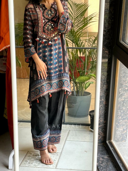 Aaruni Black Powder silk Kurta Pant Set with Sequin Detail