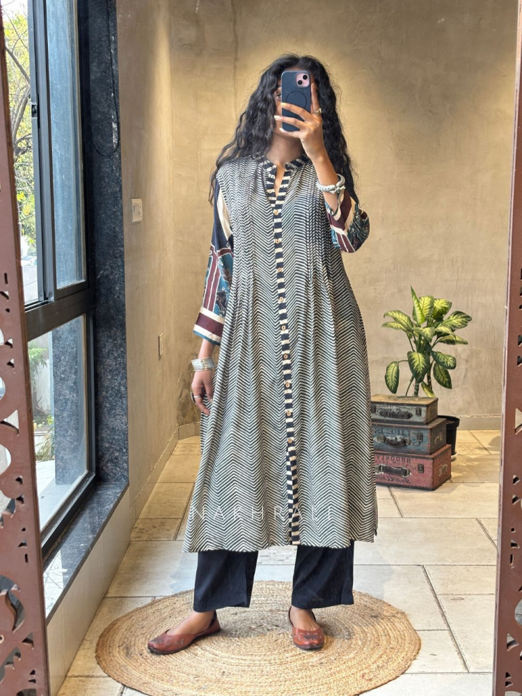 Image of Sundari Black Printed Full Sleeve Kurta with Chevron Panel
