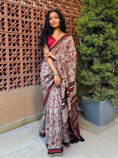 Vatika Dark Grey Saree with Contrast Pallu Detailing