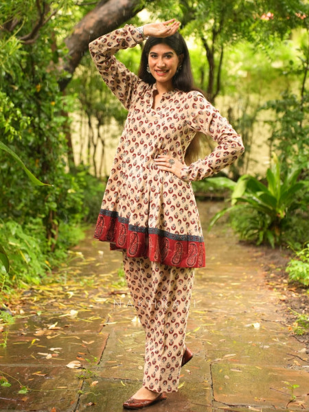 Sampurna Cream Printed Farshi Set