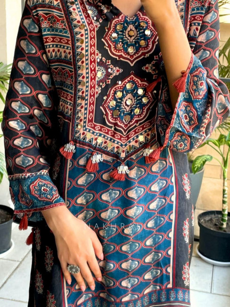 Aaruni Black Powder silk Kurta Pant Set with Sequin Detail