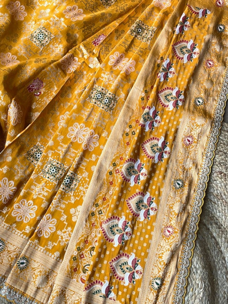 Anant Bindu Yellow Bandhani Print Saree with Sequin Border