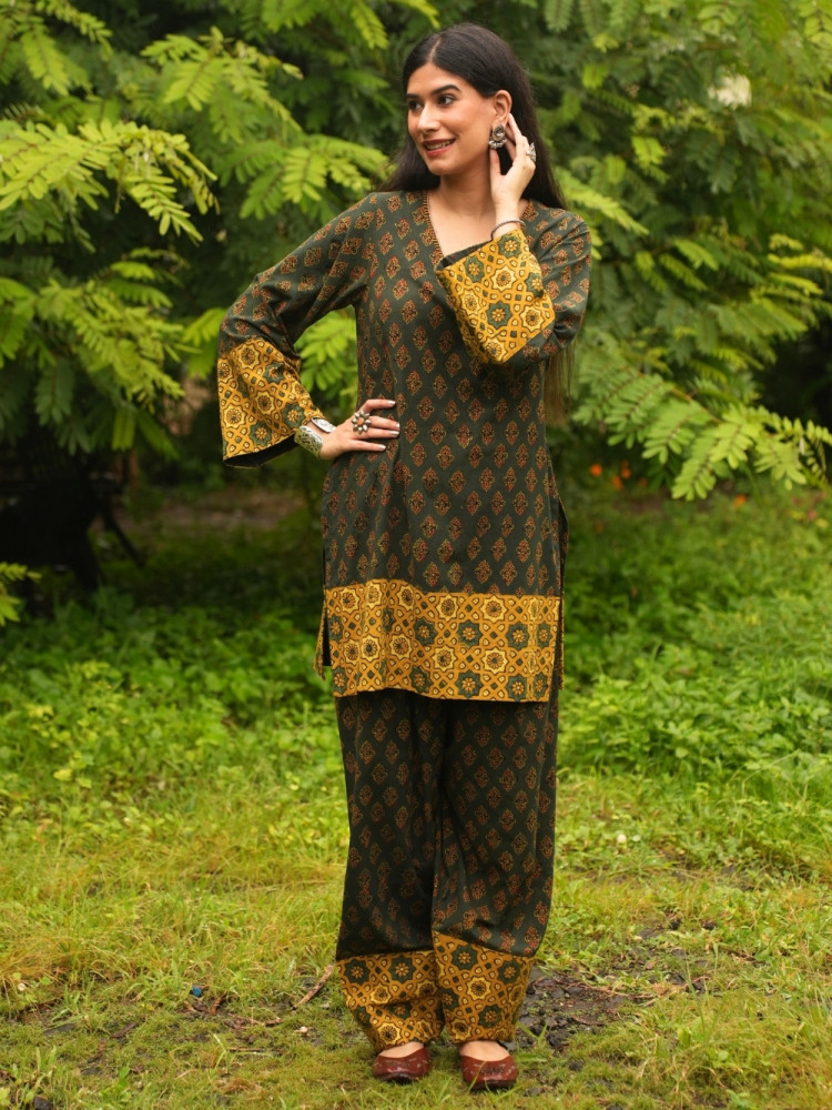 Image of Barkha Green Cotton Block Print Kurti with Farsi Salwar Set