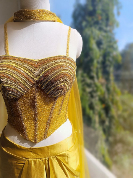 Sunehri Corset Drape Skirt Set with Choker Dupatta