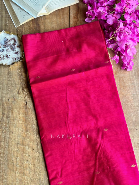 Maahishmati Magenta Maheshwari Saree with Zari Border