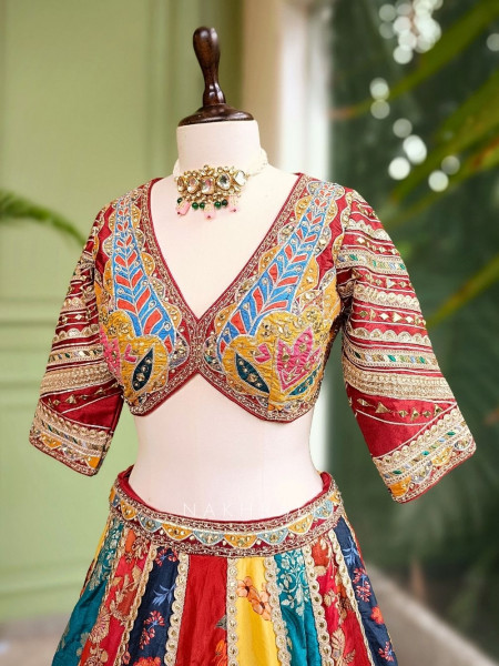 Riwaayat Dual-Tone Lehenga Set with Mirror Embroidery