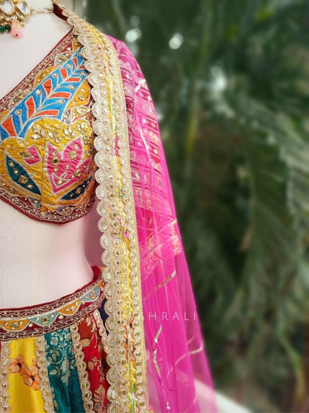 Riwaayat Dual-Tone Lehenga Set with Mirror Embroidery