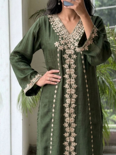 Suvrini Green Mashru Silk Kurta Pant Set With Gota Patti & Zardozi Work
