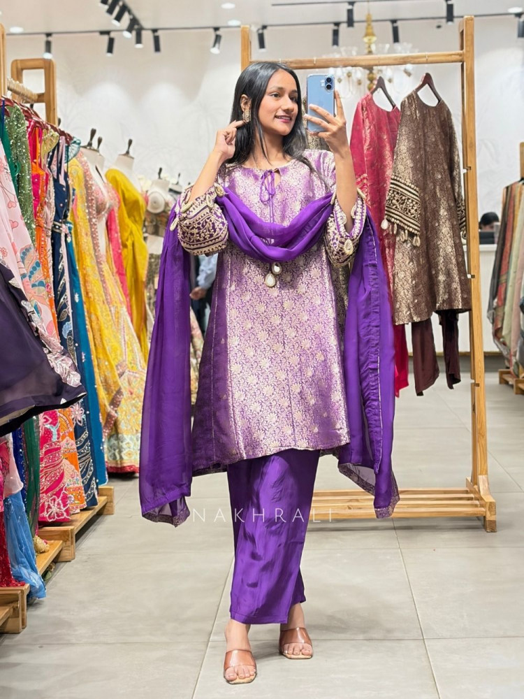 Image of Nayara Banarasi Brocade Kurta Set with Zari Gota Work