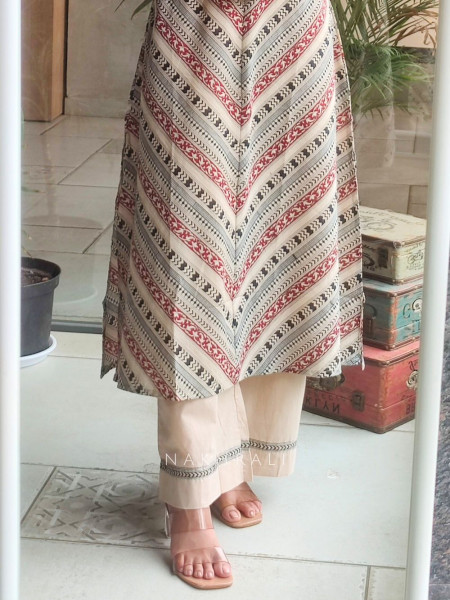 Aarini Cream Cotton Printed Kurta Pant Set