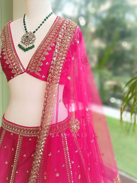 Vastra Vaibhav Magenta Raw Silk Unstitched Lehenga