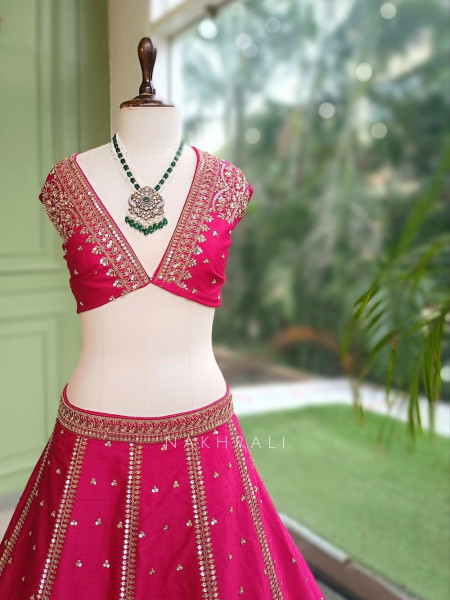 Vastra Vaibhav Magenta Raw Silk Unstitched Lehenga