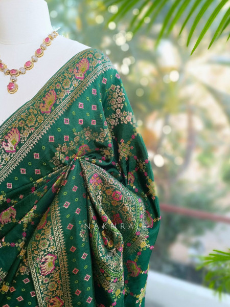 Solvara Green Bandhani Saree with Traditional Border