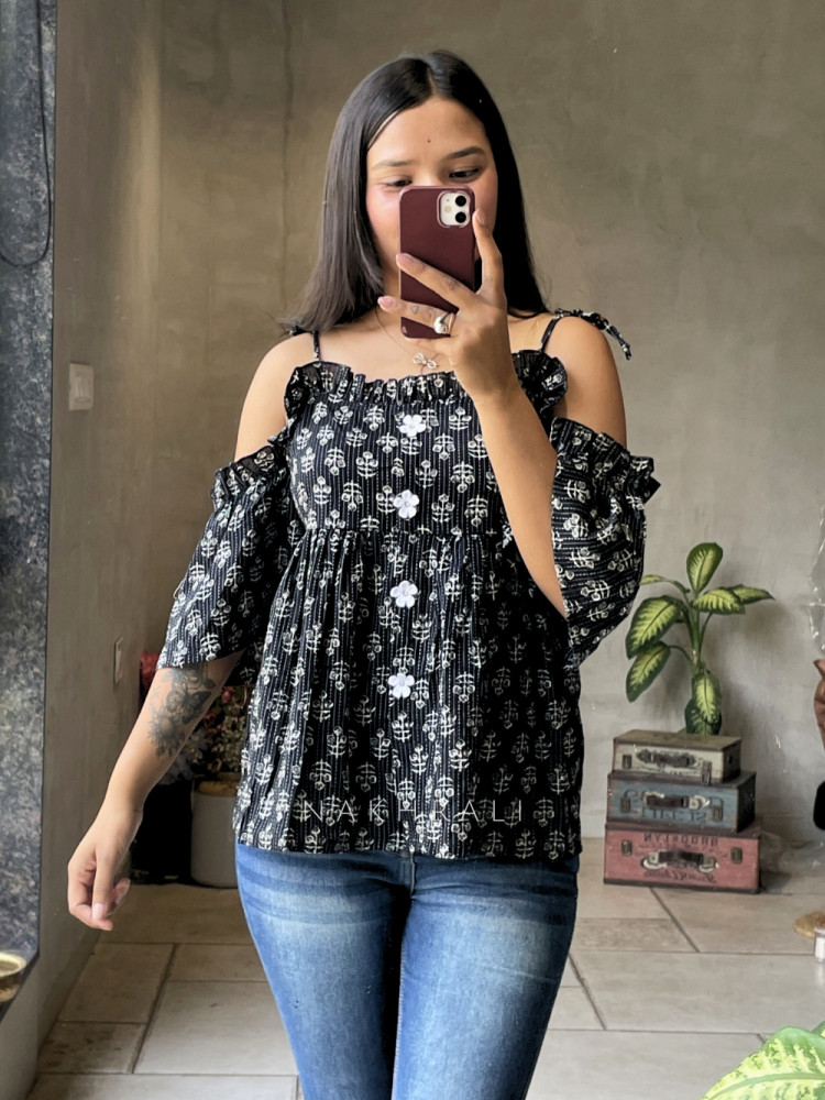 Image of Chic Cascade Black &amp; White Color Printed Short Top with Ruffle Sleeves