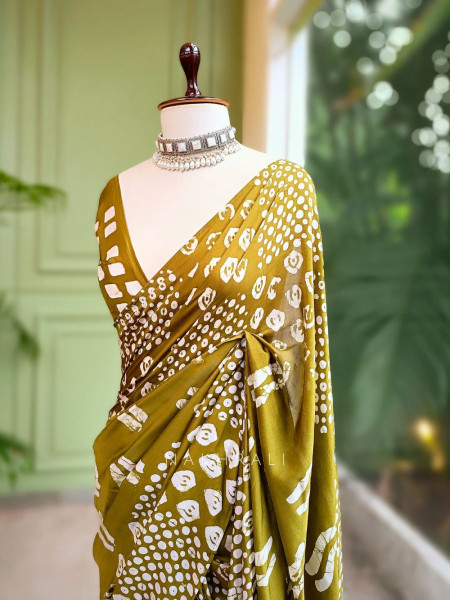 Varnika Handloom Batik Saree with Tassels