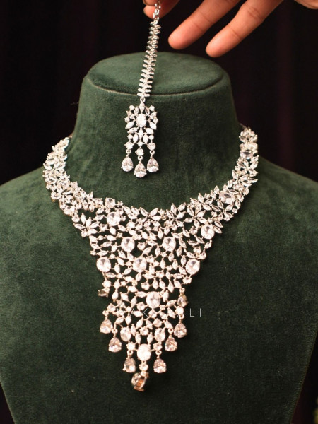 Elvra Silver Necklace Set with Teardrop Stone Work