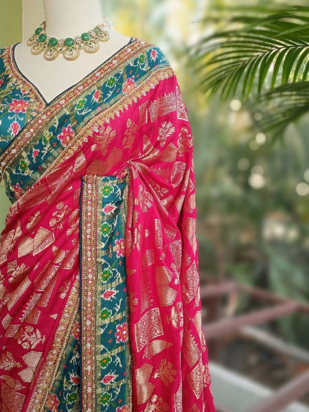 Samriddhi Magenta Saree with Embroidery & Readymade Blouse