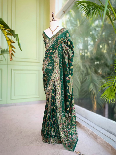 Solvara Green Bandhani Saree with Traditional Border