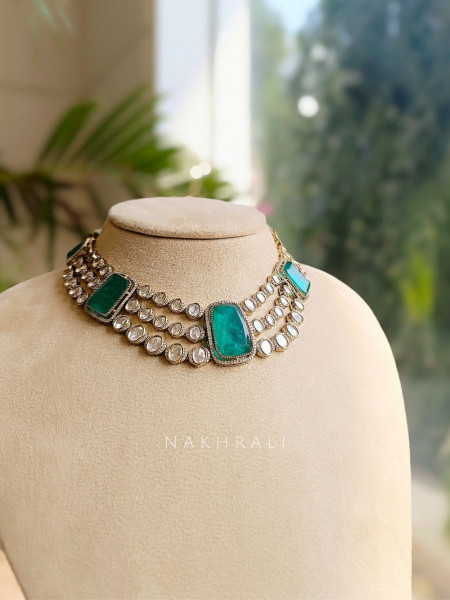 Averia Emerald Choker Set