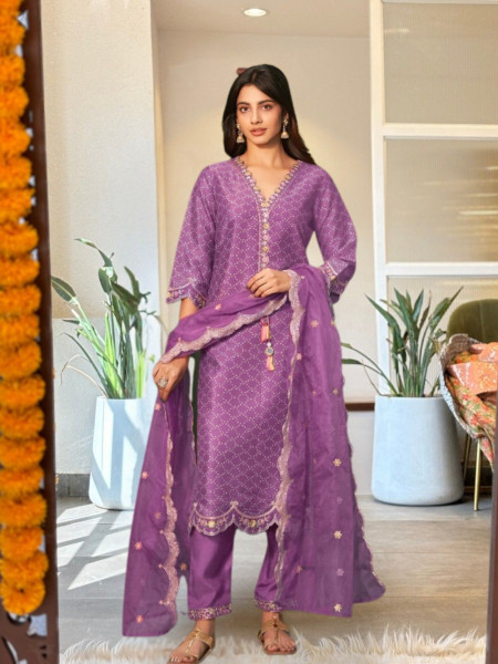 Aabroo Purple Embroidered Kurta Set with Scalloped Detailing