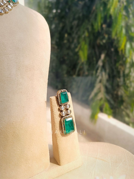 Averia Emerald Choker Set