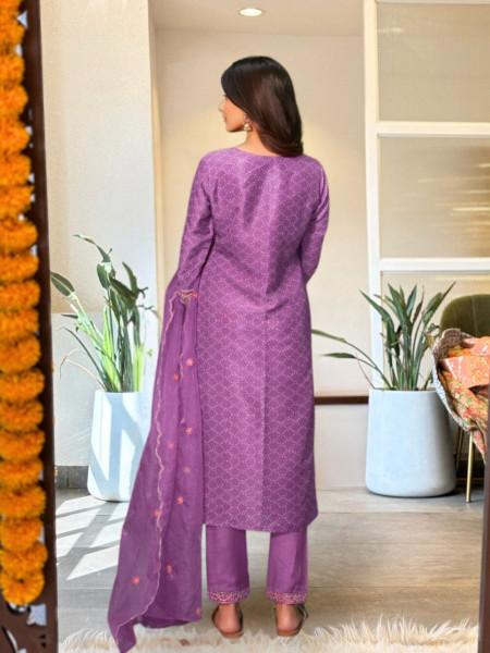 Aabroo Purple Embroidered Kurta Set with Scalloped Detailing
