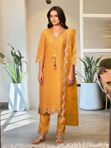 Aabroo Yellow Embroidered Kurta Set with Scalloped Detailing
