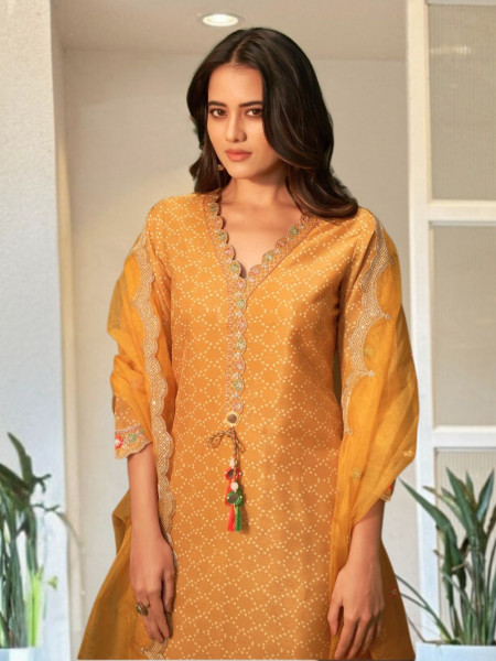 Aabroo Yellow Embroidered Kurta Set with Scalloped Detailing