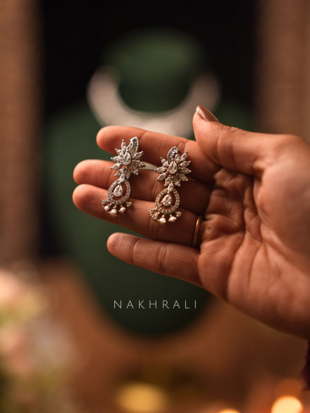 Lirien Silver Finish Necklace Set