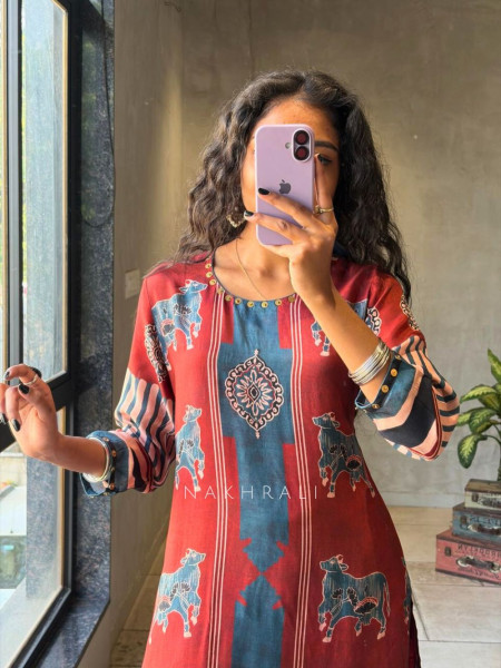 Zenvira Maroon Kurta Pant Set with Coin Work