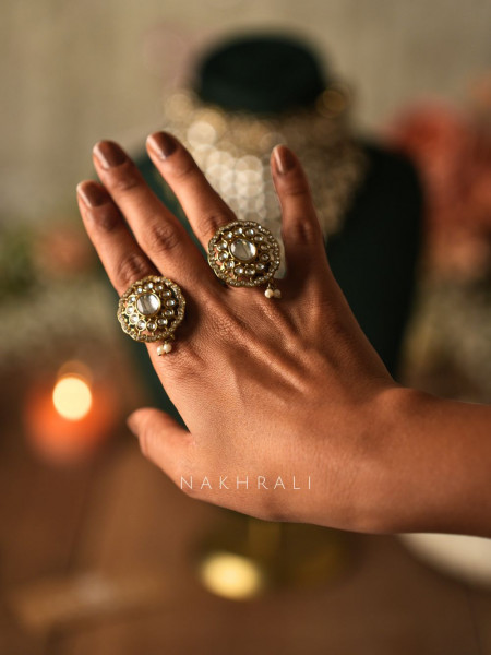 Meheraan White Bridal Kundan Necklace Set