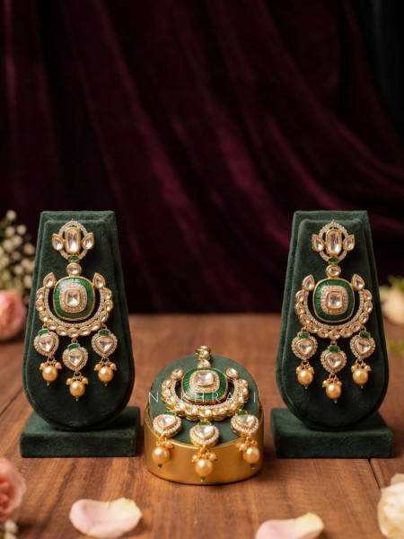 Chandrtaal  Green Kundan Necklace Set with Jhumka and Maangtika