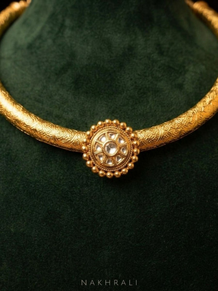 Tanvya Golden Hasli Necklace Set with Stud Earrings