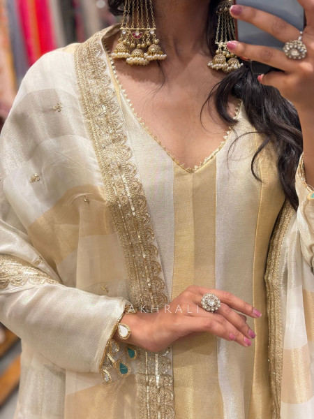 Rajvanshi cream Woven Anarkali Set