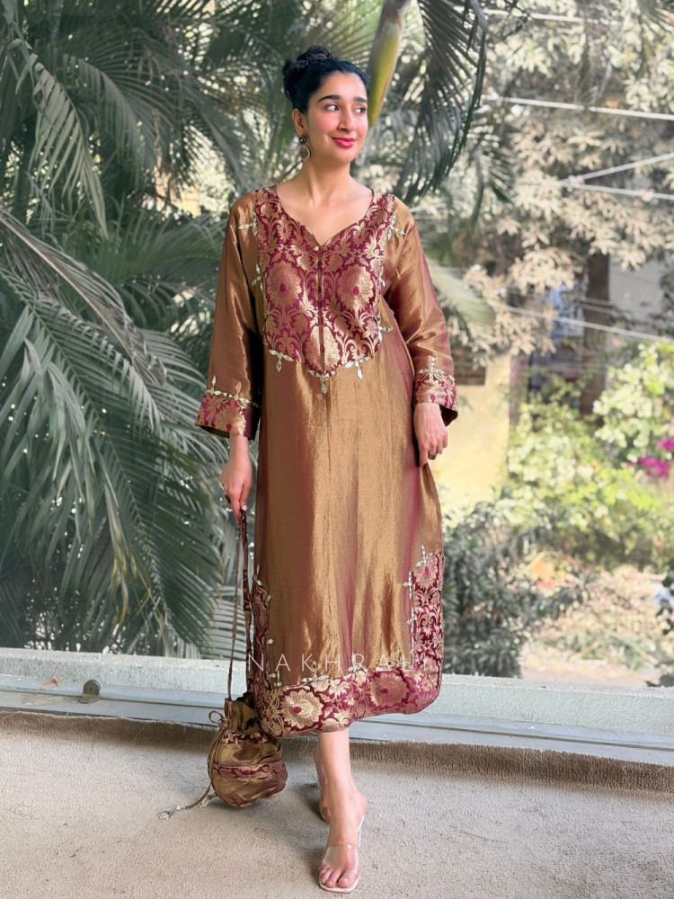 Image of Zeenat Maroon Embroidered Side-Slit Dress with Matching Potli