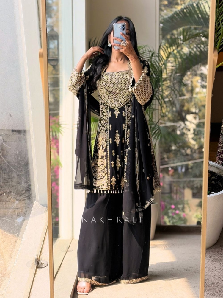 Image of Zyara Black Suit Set with Cut Dana and Zari Work