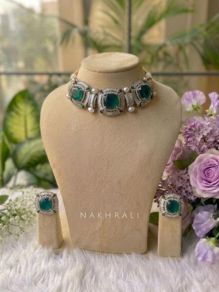 Crimsonelle Green & Silver Necklace Set