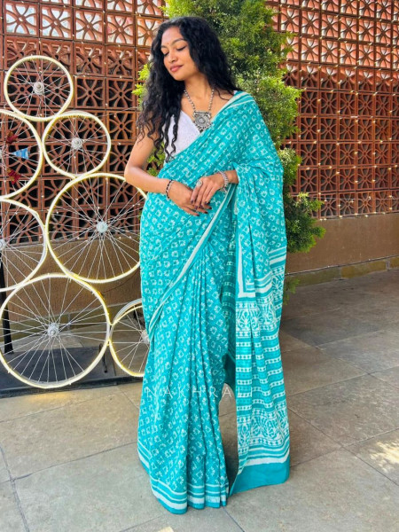 Saanjh Sea Green Cotton Printed Saree