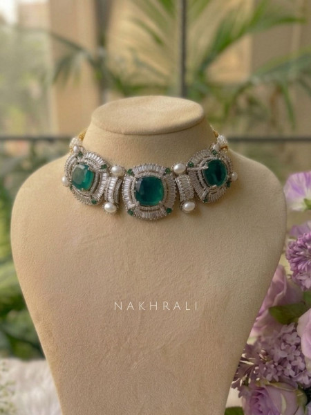 Crimsonelle Green & Silver Necklace Set