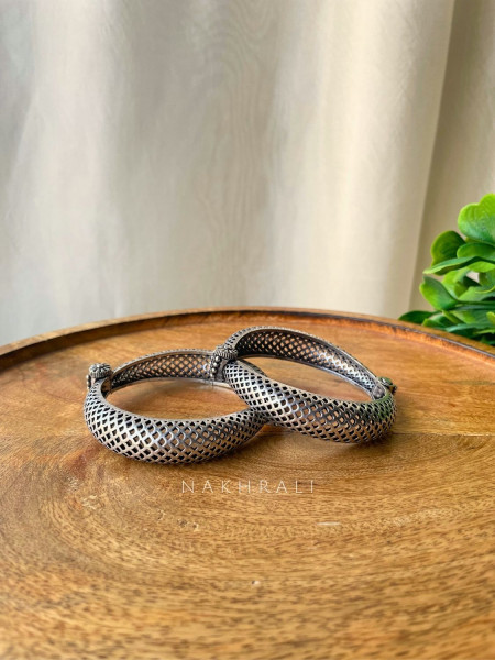 Meshra Oxidised Silver Lattice Bangle